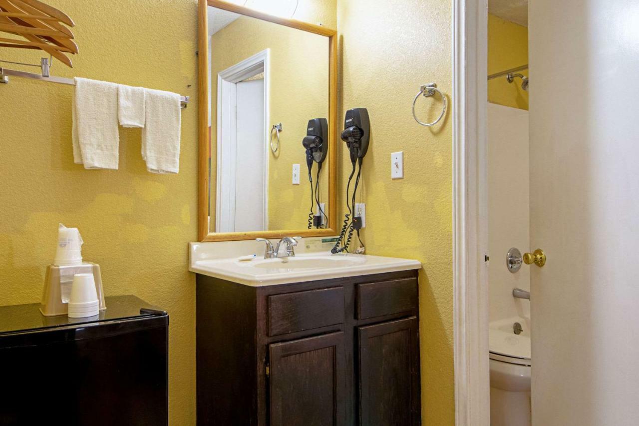 Economy Inn & Suites デントン エクステリア 写真