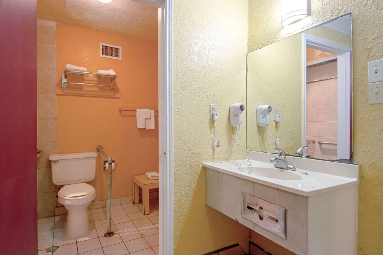 Economy Inn & Suites デントン エクステリア 写真