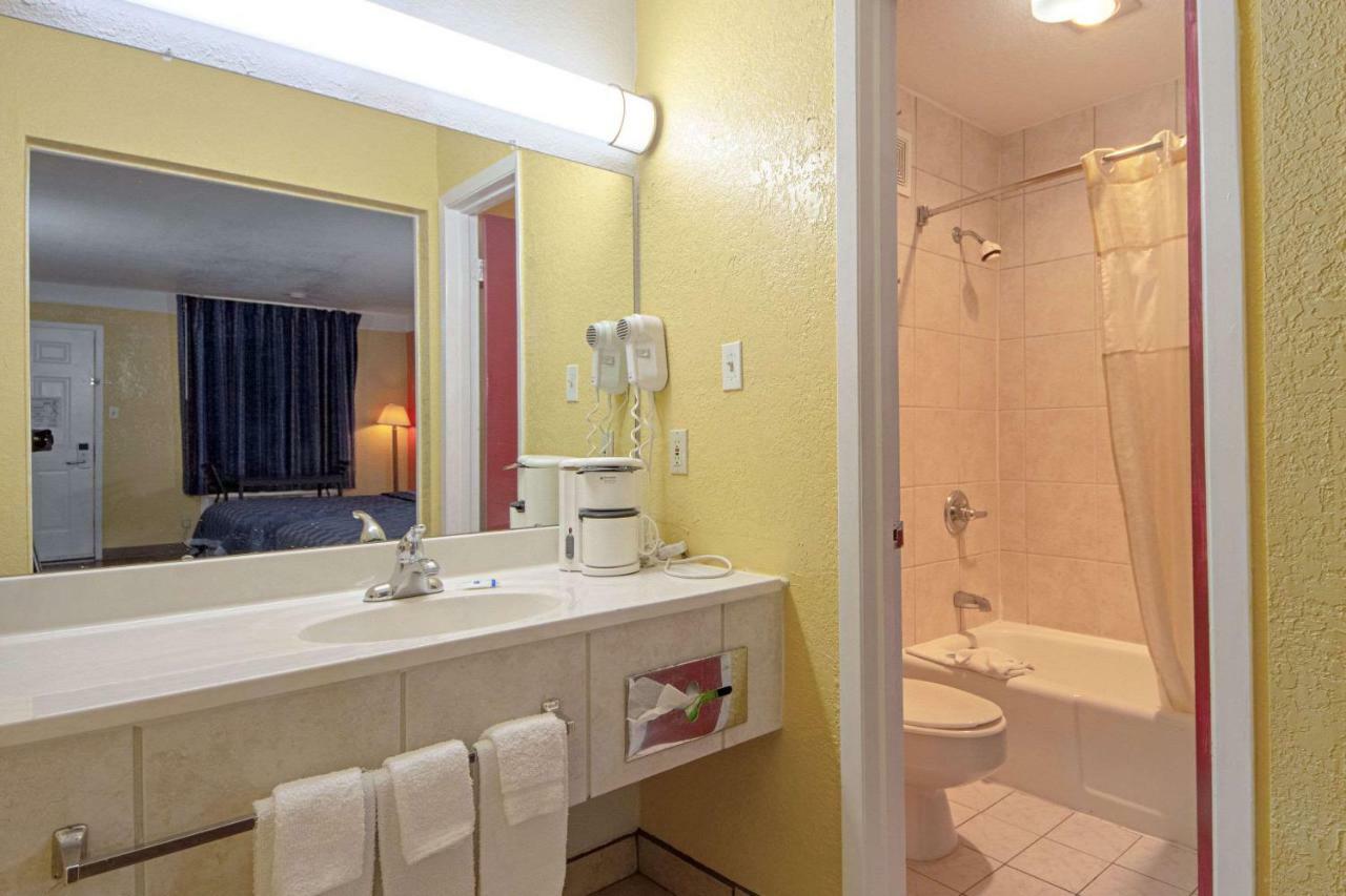 Economy Inn & Suites デントン エクステリア 写真