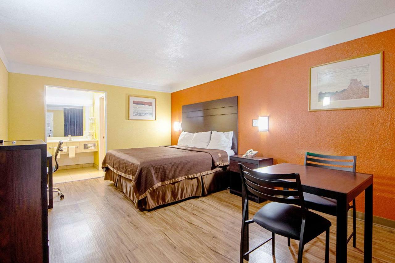 Economy Inn & Suites デントン エクステリア 写真