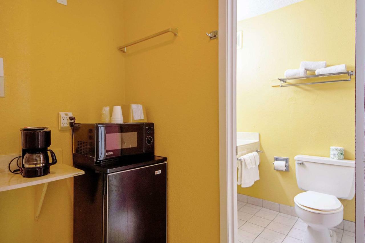 Economy Inn & Suites デントン エクステリア 写真